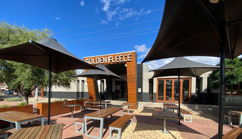 Golden Fleece Hotel Melton