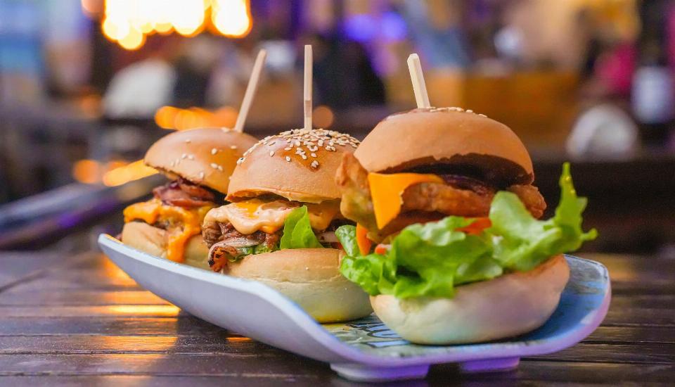 Longboards Laidback Eatery & Bar  Surfers Paradise